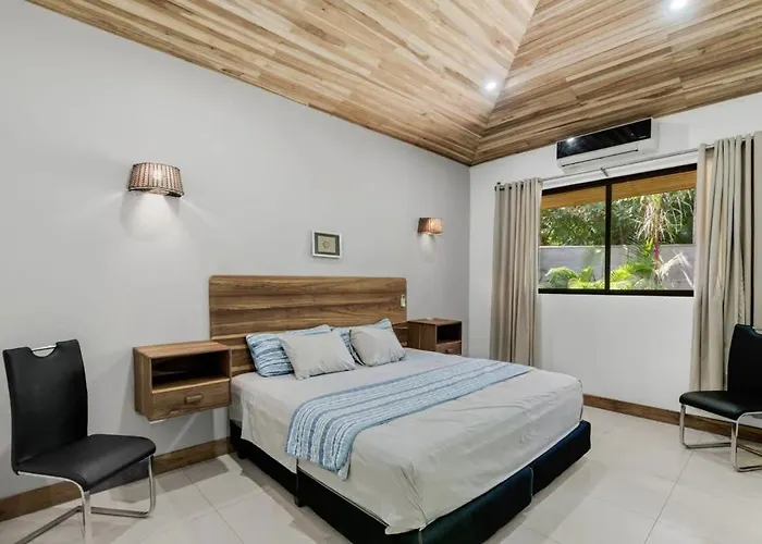 Stylish 3-bedroom Tropical Escape With Pool & Outdoor Living, 1 Block From Playa Holiday home *