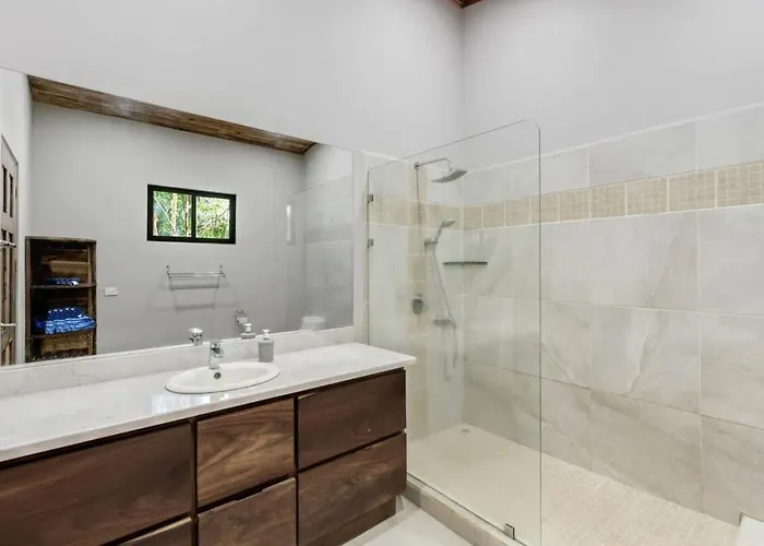 Stylish 3-bedroom Tropical Escape With Pool & Outdoor Living, 1 Block From Playa * Potrero (Guanacaste)