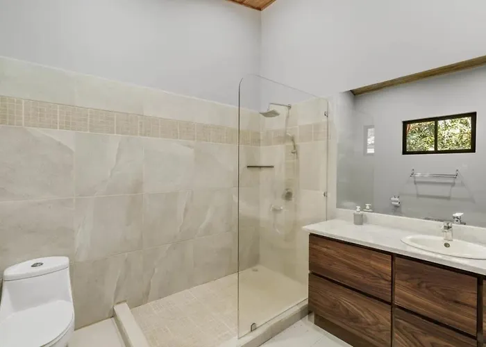 Stylish 3-bedroom Tropical Escape With Pool & Outdoor Living, 1 Block From Playa Potrero (Guanacaste)
