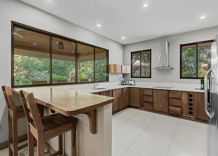 Stylish 3-bedroom Tropical Escape With Pool & Outdoor Living, 1 Block From Playa Potrero (Guanacaste)