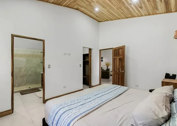 Holiday home Stylish 3-bedroom Tropical Escape With Pool & Outdoor Living, 1 Block From Playa *