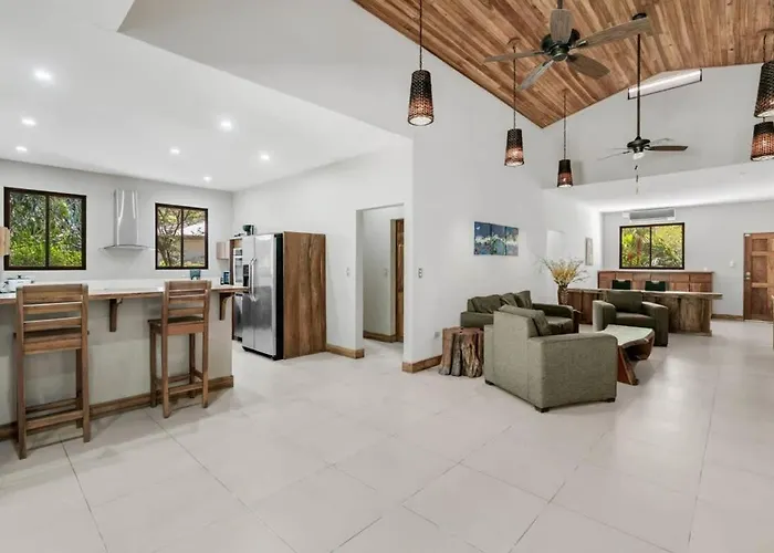 Stylish 3-bedroom Tropical Escape With Pool & Outdoor Living, 1 Block From Playa *