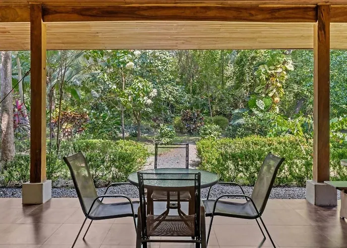 Holiday home Stylish 3-bedroom Tropical Escape With Pool & Outdoor Living, 1 Block From Playa Potrero (Guanacaste)