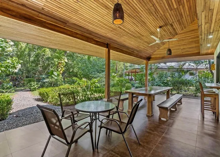 Holiday home Stylish 3-bedroom Tropical Escape With Pool & Outdoor Living, 1 Block From Playa *