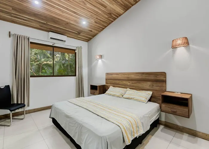 Stylish 3-bedroom Tropical Escape With Pool & Outdoor Living, 1 Block From Playa Potrero (Guanacaste)